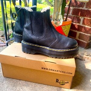 PLATFORM CHELSEA BOOTS WITH FUR INSEAM